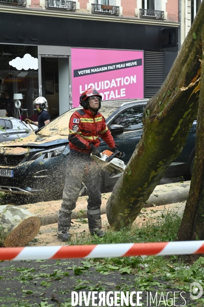 Orage de grêle à Paris, les pompiers interviennent.