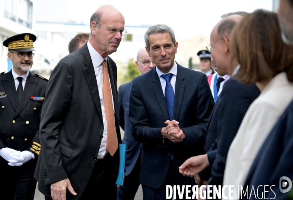Déplacement d’Eric Lombard et de Marc Ferracci chez Saint Gobain 