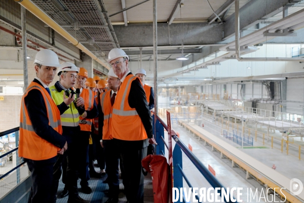 Déplacement d’Eric Lombard et de Marc Ferracci chez Saint Gobain 