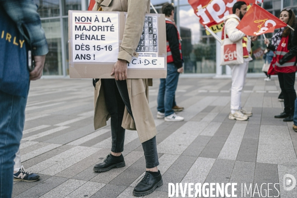 Manifestation de la PJJ contre le projet de loi Attal
