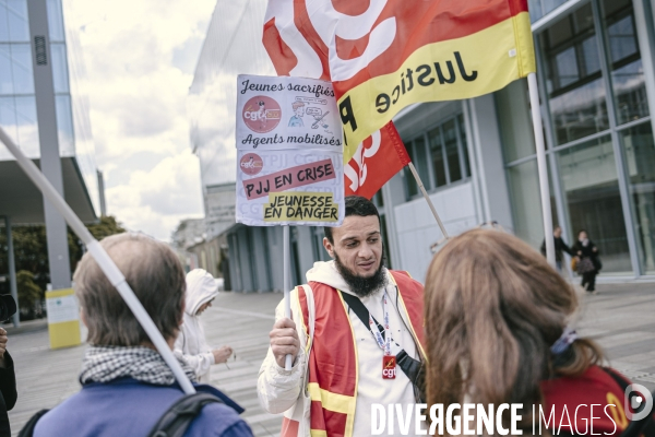 Manifestation de la PJJ contre le projet de loi Attal