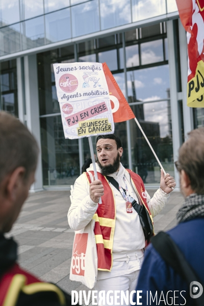 Manifestation de la PJJ contre le projet de loi Attal