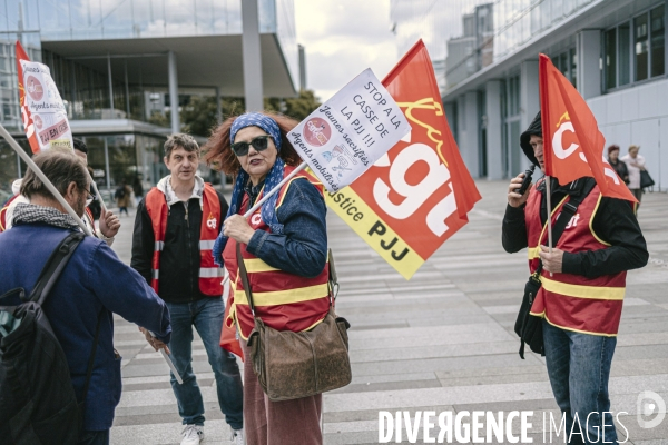 Manifestation de la PJJ contre le projet de loi Attal