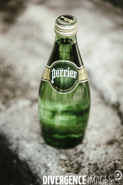 Illustration bouteille de Perrier... Eau minerale naturelle , vraiment ?