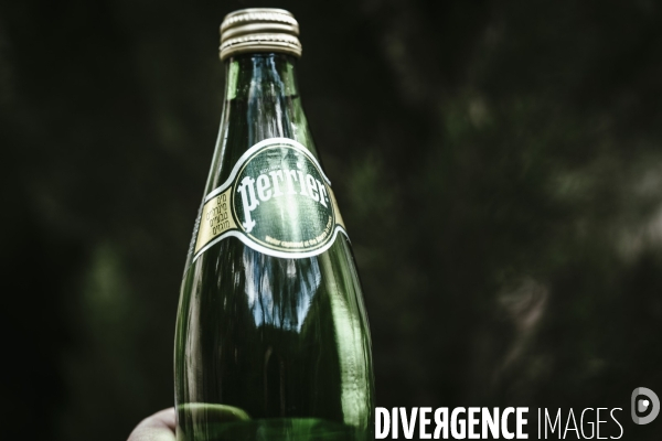 Illustration bouteille de Perrier... Eau minerale naturelle , vraiment ?