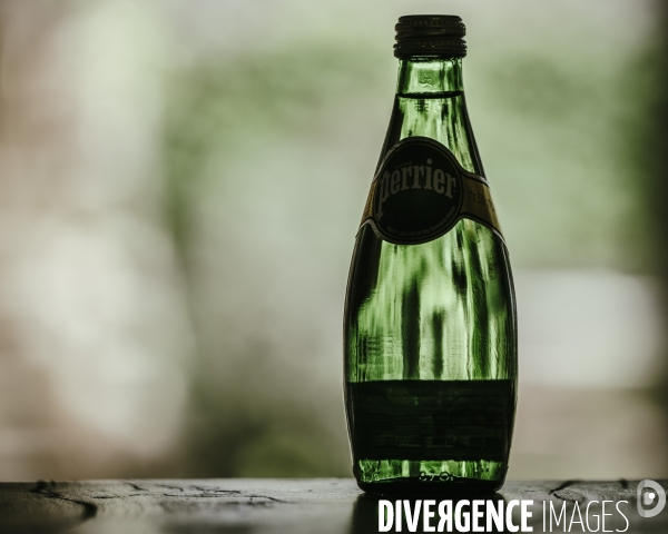 Illustration bouteille de Perrier... Eau minerale naturelle , vraiment ?
