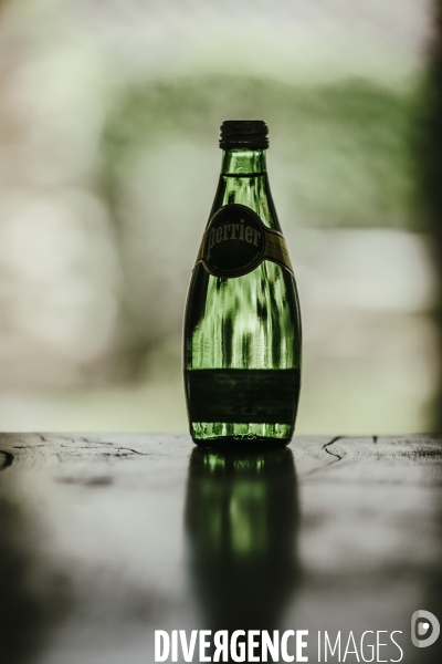 Illustration bouteille de Perrier... Eau minerale naturelle , vraiment ?