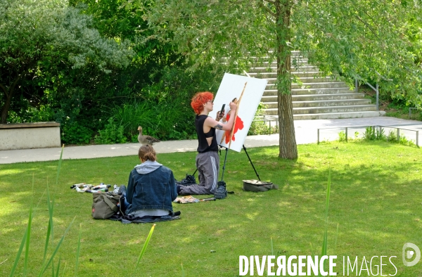 Un artiste en herbe au parc Martin Luther King...