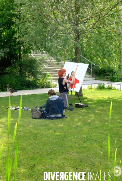 Un artiste en herbe au parc Martin Luther King...