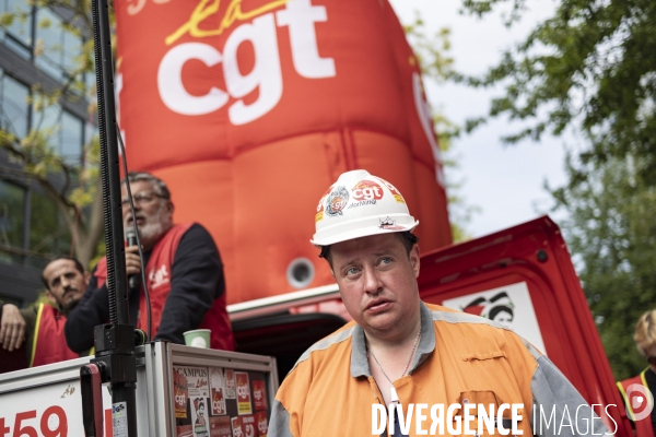 Rassemblement des salariés d ArcelorMittal contre le Plan social