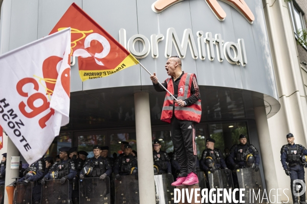 Rassemblement des salariés d ArcelorMittal contre le Plan social