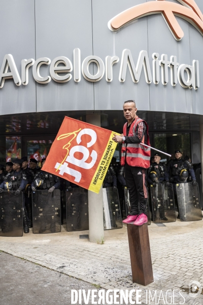 Rassemblement des salariés d ArcelorMittal contre le Plan social