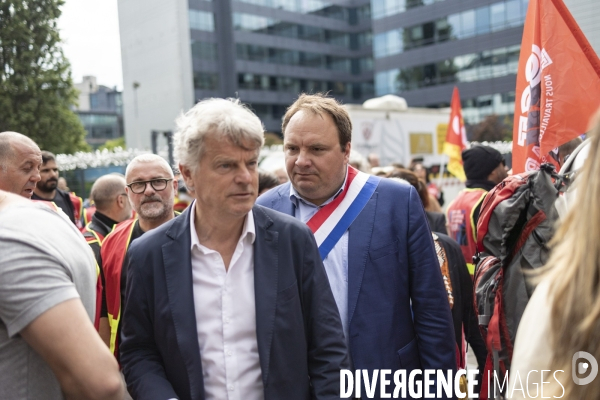 Rassemblement des salariés d ArcelorMittal contre le Plan social