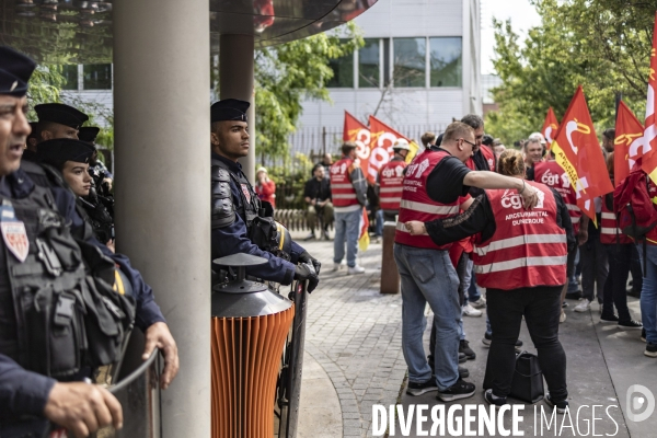 Rassemblement des salariés d ArcelorMittal contre le Plan social