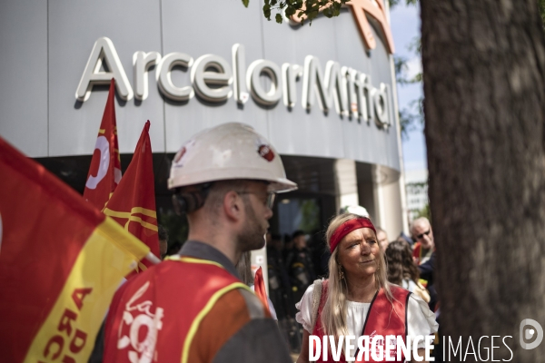 Rassemblement des salariés d ArcelorMittal contre le Plan social