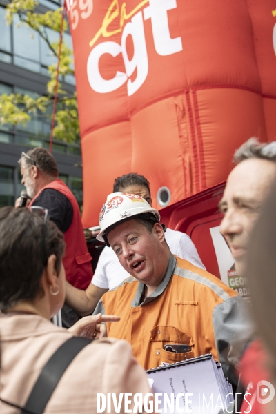 Rassemblement des salariés d ArcelorMittal contre le Plan social