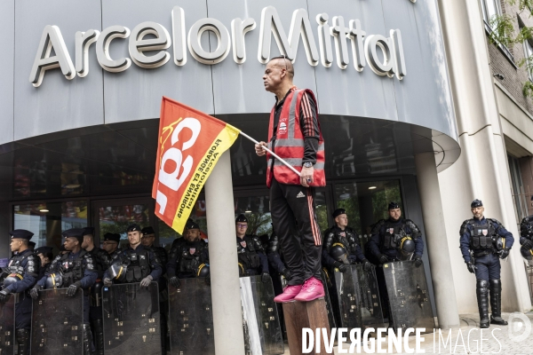 Rassemblement des salariés d ArcelorMittal contre le Plan social