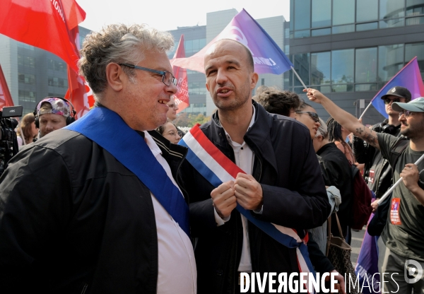 Manifestation des salariés d ArcelorMittal devant siège du groupe à Paris