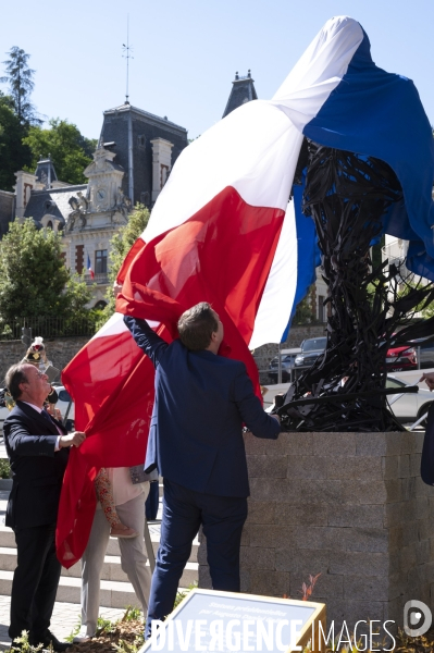Claude Chirac et François Hollande inaugurent les statues des Présidents corréziens.