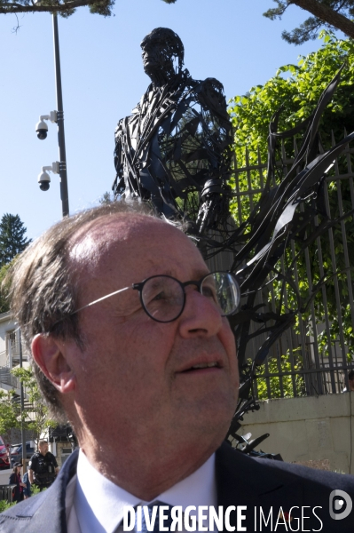 Claude Chirac et François Hollande inaugurent les statues des Présidents corréziens.