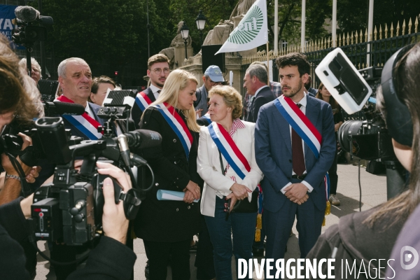 Manifestation des agriculteurs devant l Assemblée nationale