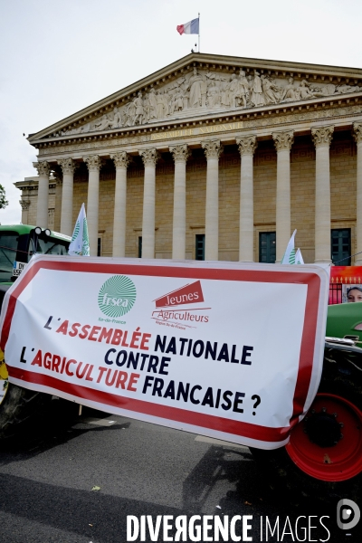 Manifestation des agriculteurs de la FDSEA devant l Assemblée Nationale