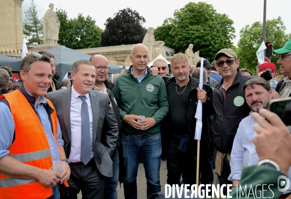 Manifestation des agriculteurs de la FDSEA devant l Assemblée Nationale