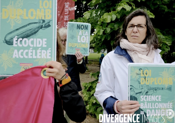 Rassemblement contre la loi duplomb