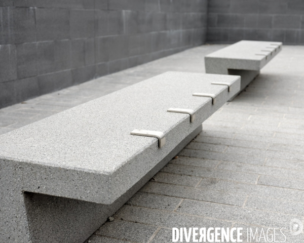 Mobilier à la sortie de la station de métro de la ligne 12 Mairie d’Aubervilliers