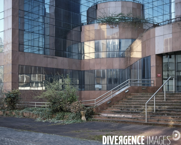 l’immeuble désaffecté le Periastre, site de la RATP à l abandon rue Roger-Salengro Fontenay sous Bois