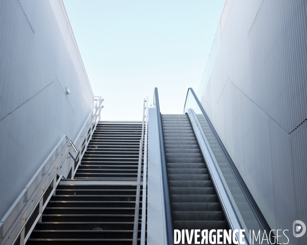 Sortie de la station de métro de la ligne 12 Mairie d’Aubervilliers