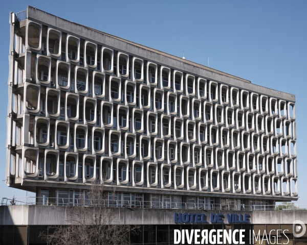 Hôtel de Ville de Bobigny (1974) sur les plans de Marius Depont