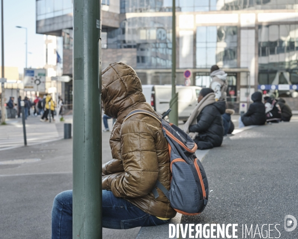 Réfugiés aux abords de l OFPRA  rue Carnot Fontenay sous Bois