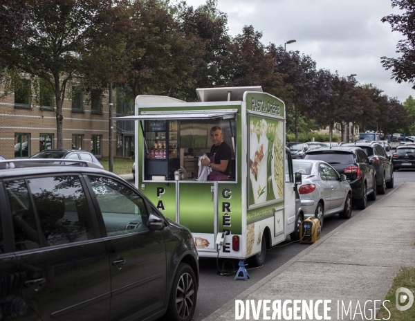 Food truck, rond point  sur le campus de Champs sur Marne