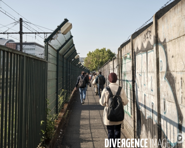 25-05-14-157  Les Ardoines gare RER C accès à l’entreprise Sanofis, Vitry-sur-Seine