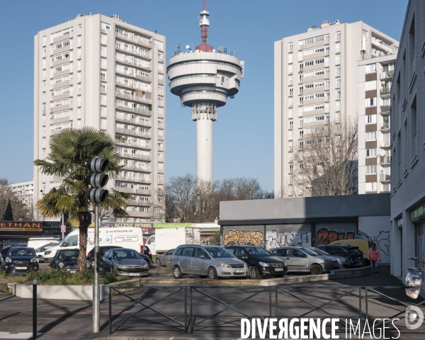 La Tour Herzienne de Romainville vue depuis la Cité des Sentes (1965-1970) Les Lilas