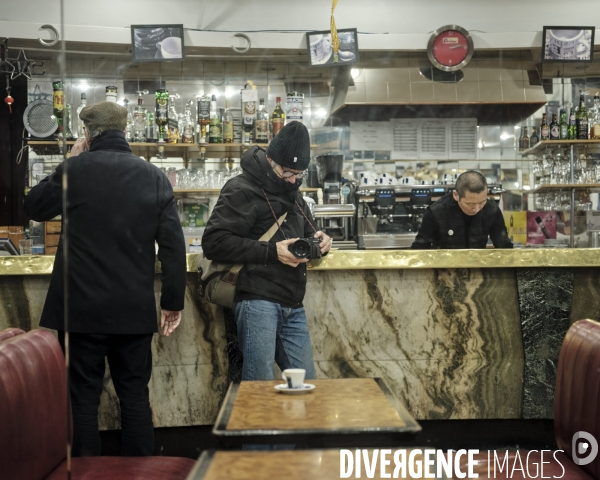 Autoportrait café rue de la Dhuys, Noisy-le-Sec