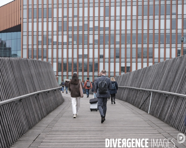 Passerelle Claude Bernard sur le boulevard périphérique,  Quartier Rosa Parks, Paris