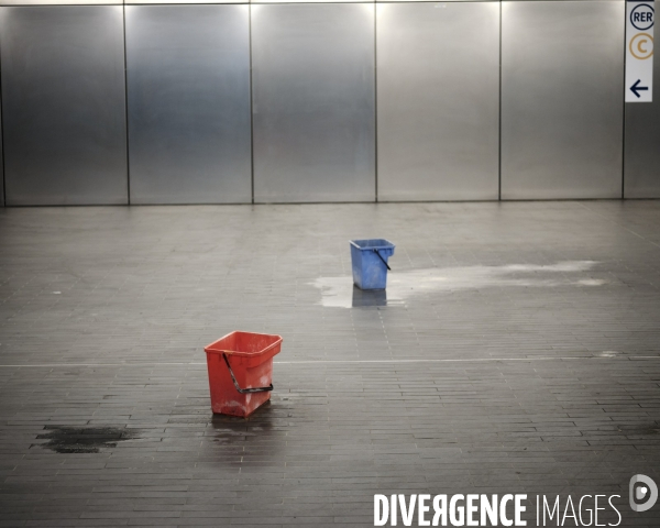 Fuites d’eau récurrentes, metro Saint-Ouen, ligne 14 couloir vers le RER C , Saint-Ouen