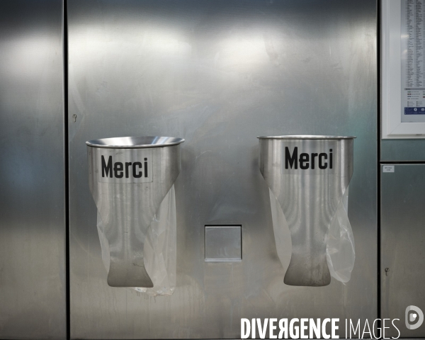 Poubelles, metro Saint-Ouen, ligne 14 , Saint-Ouen