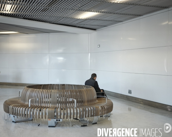Aéroport d’Orly, salle d’attente