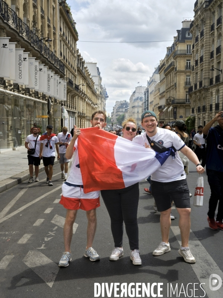 Parade des joueurs du PSG sur les Champs Elysées