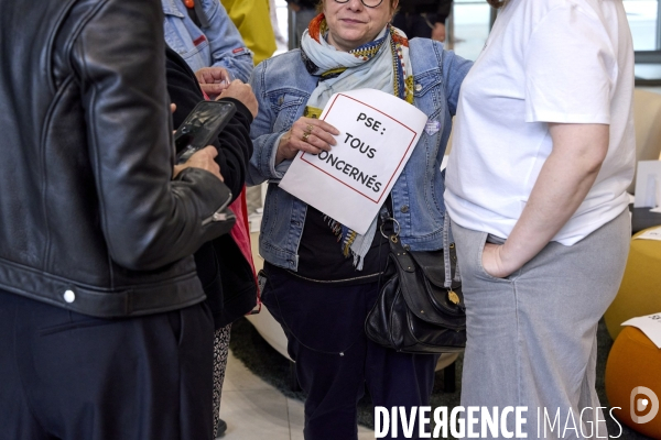 Plan social au journal Le Point