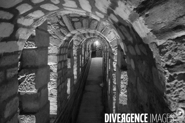Nuit blanche dans les catacombes.