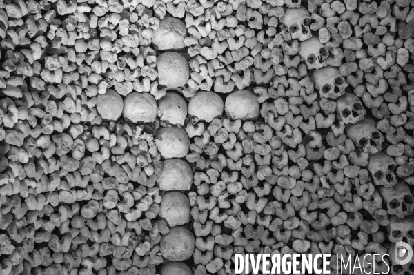 Nuit blanche dans les catacombes.