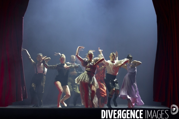 RED CARPET de Hofesh Shechter