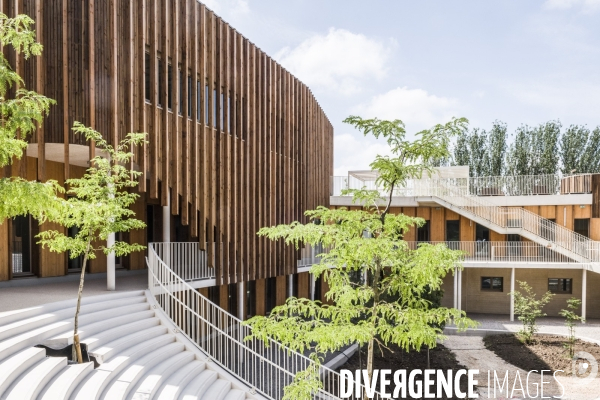 Visite de Francois Bayrou a la Mosson, quartier populaire de Montpellier, le 06.06.2025