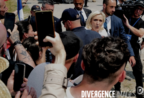 Extreme droite / Meeting de la fête de la victoire