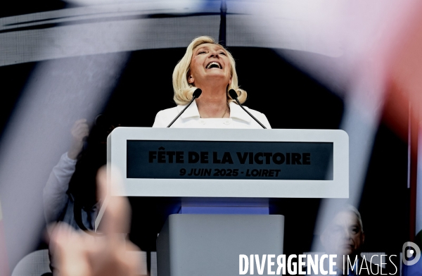 Extreme droite / Meeting de la fête de la victoire