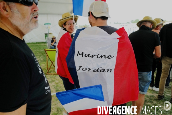 Extreme droite / Meeting de la fête de la victoire